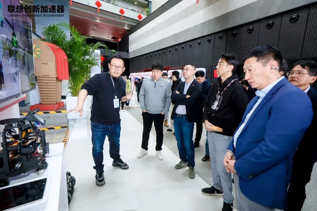zoty中欧亮相联想创新加速器开放日，以消费级物理AI大脑平台助推家用机器人产业生态化 